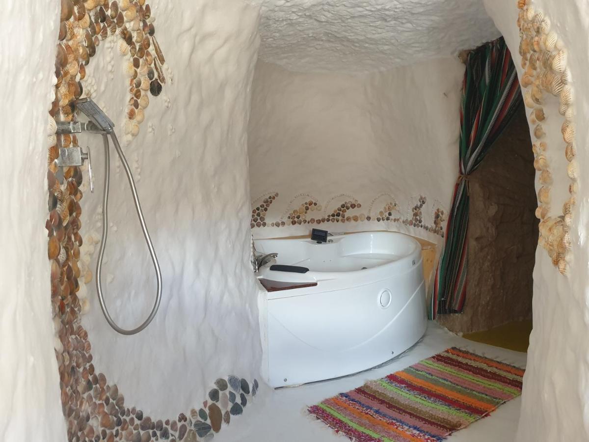 Gorafe Creatively Designed Cavehouse With Jacuzziヴィラ エクステリア 写真