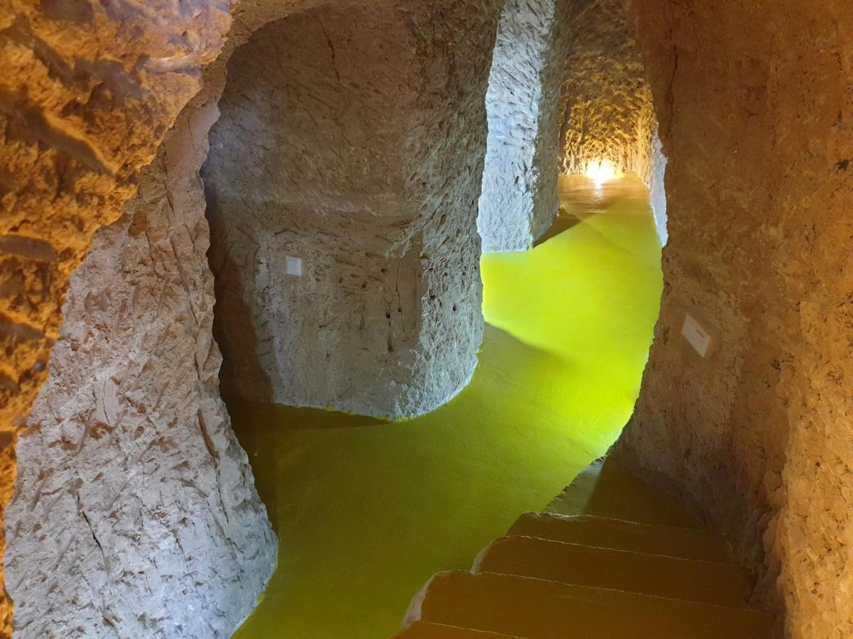 Gorafe Creatively Designed Cavehouse With Jacuzziヴィラ エクステリア 写真