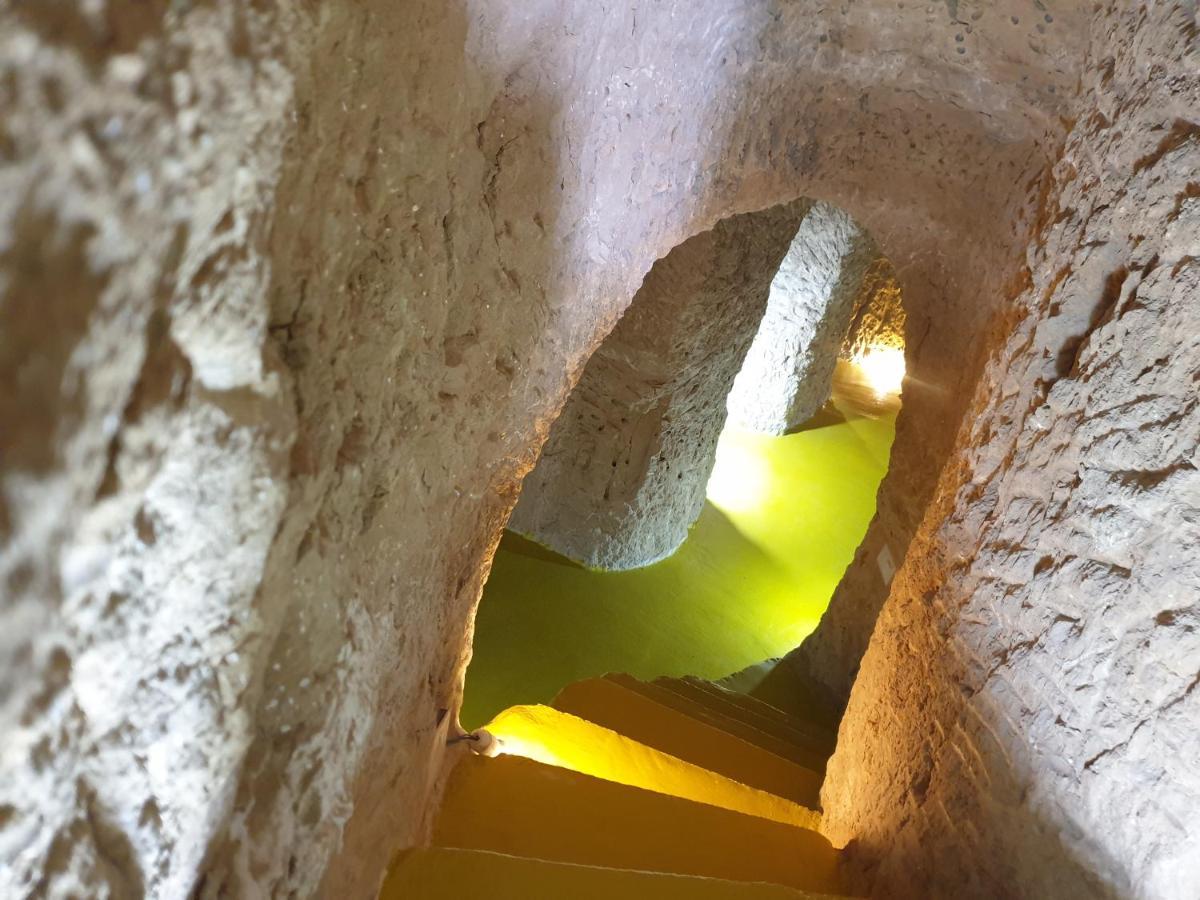 Gorafe Creatively Designed Cavehouse With Jacuzziヴィラ エクステリア 写真