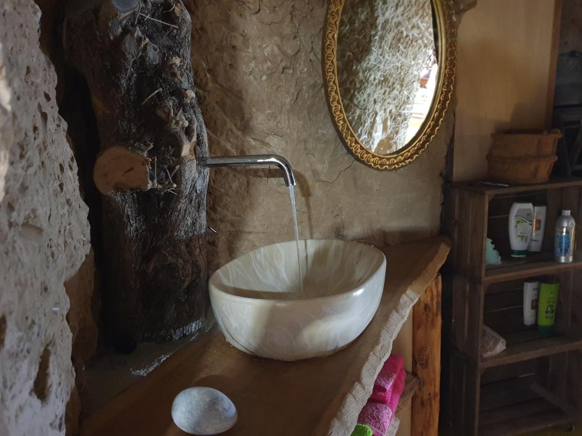 Gorafe Creatively Designed Cavehouse With Jacuzziヴィラ エクステリア 写真