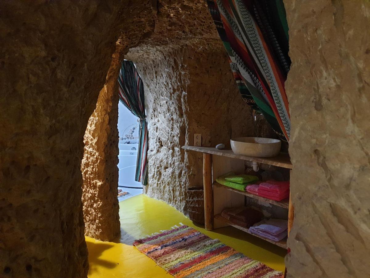 Gorafe Creatively Designed Cavehouse With Jacuzziヴィラ エクステリア 写真